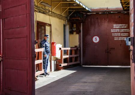 Искусственные препоны: адвокаты оценили недопуск в колонию с техникой 