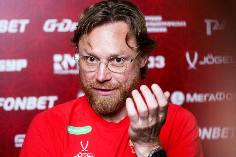 Валерий Карпин