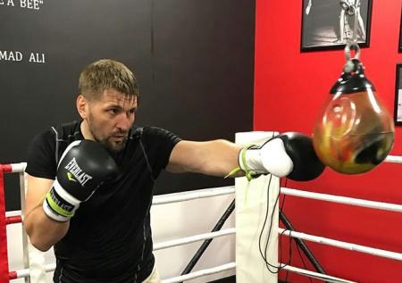 Боец Минаков вернётся в октагон в феврале