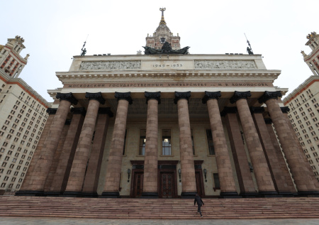 Студентам МГУ запретили приходить в вуз по одной причине