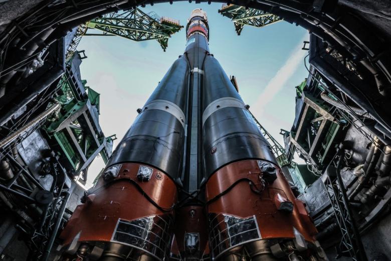 Установка ракеты-носителя «Союз-2.1а»