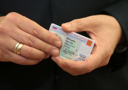 Эксперимент по выдаче электронных паспортов предложили провести в 2020 году