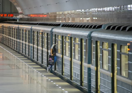 У москвичей спросили, должен ли парк метро обновляться быстрее