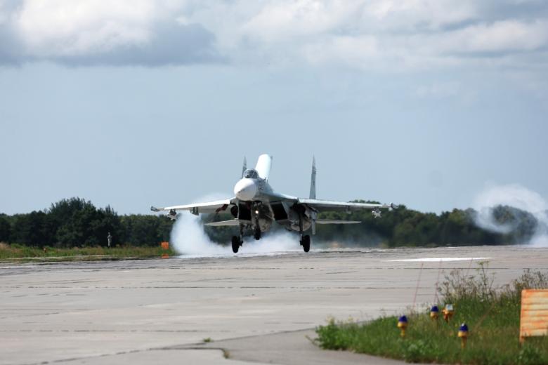 Многоцелевой истребитель Су-27