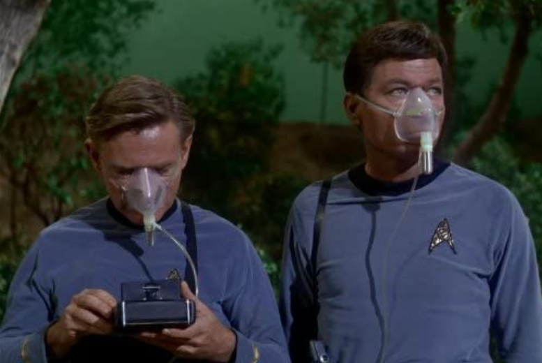 ДеФорест Келли и Ричард Карлайл в "Звёздном пути" (1966)