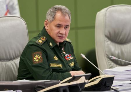 Шойгу доложил Путину о переводе армии в особый режим боевого дежурства