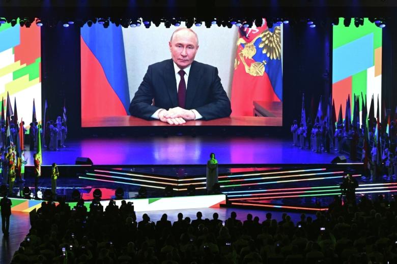 Видеоприветствие президента РФ Владимира Путина участникам и гостям соревнований на церемонии открытия игр БРИКС в Казани
