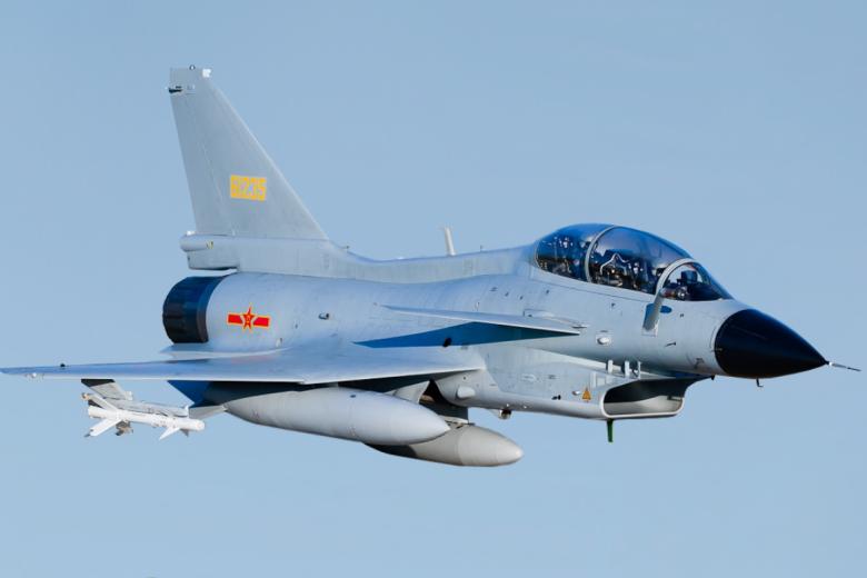 Истребитель J-10 
