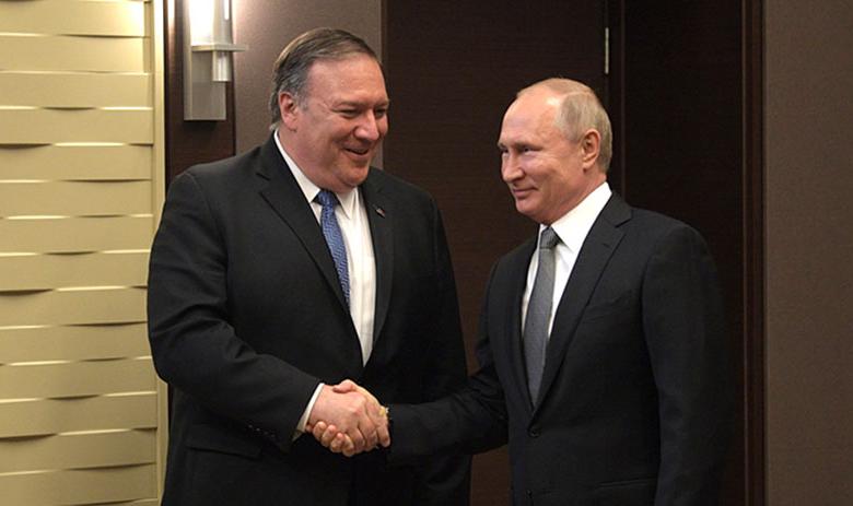 Майк Помпео и Владимир Путин в Сочи 