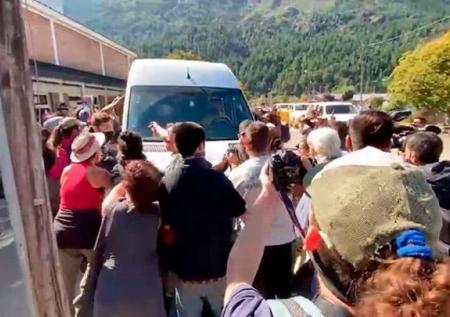 В Аргентине напали на микроавтобус президента