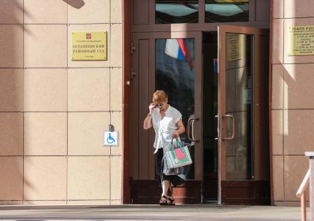 Суды закрылись от иностранной почты и стали спокойнее жить