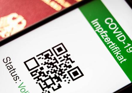 Минздрав допустил введение QR-кодов для всех прививок