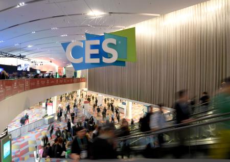 Прототип ноутбука с семью экранами представили на выставке CES 2020