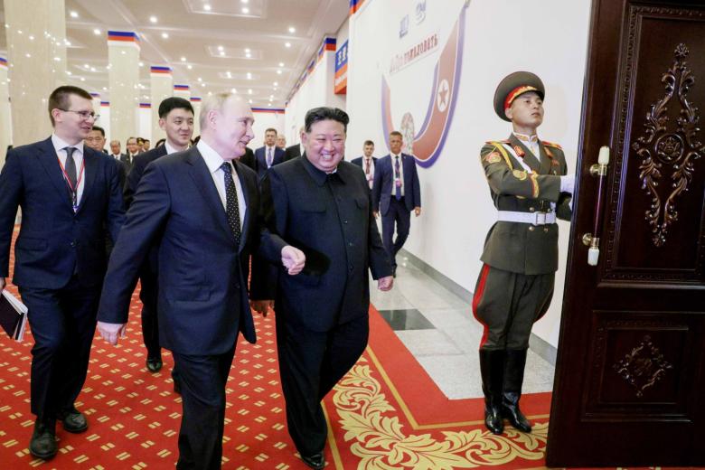 Президент РФ Владимир Путин и лидер КНДР Ким Чен Ын