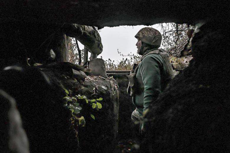 Военнослужащий Вооруженных сил Украины в зоне боевых действий
