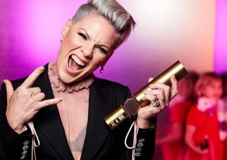 Заразившаяся COVID-19 певица Pink отдала $1 млн на борьбу с пандемией