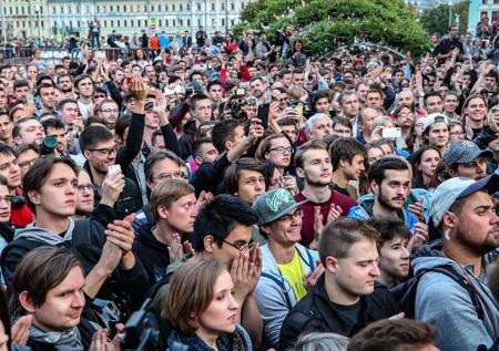  Как неизвестные нанимали массовку на митинг и сколько это стоило