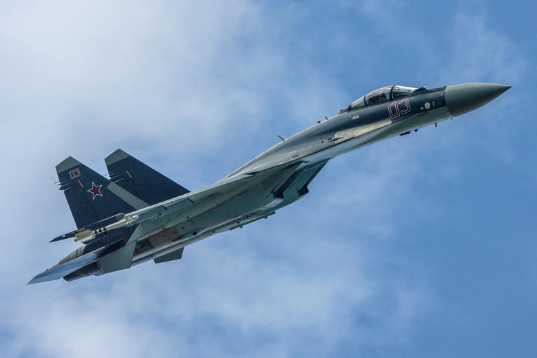 Истребитель Су-35 