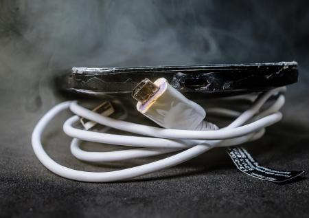 Новый китайский смартфон взорвался во время зарядки