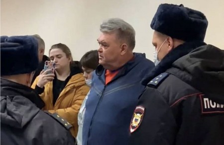 Маска или свобода: тренер по плаванию стал участником громкого скандала