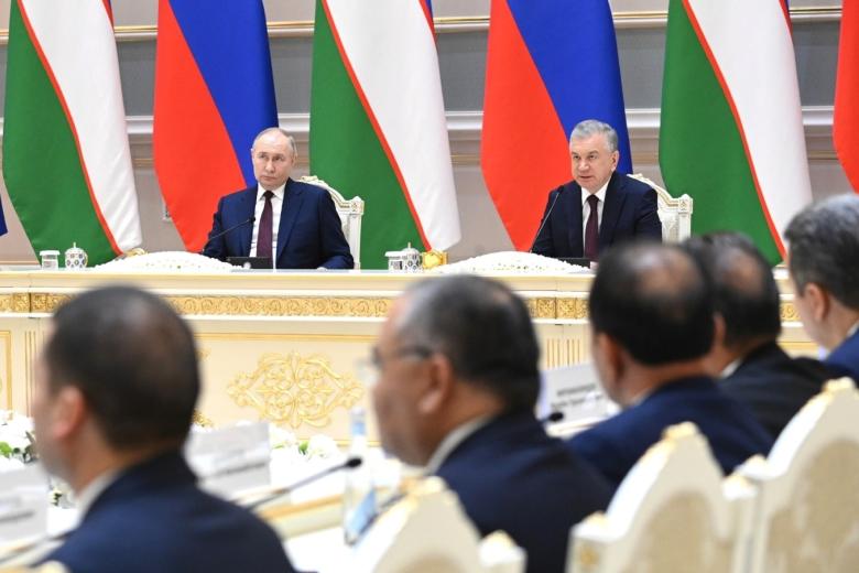 Президент России Владимир Путин и лидер Узбекистана Шавкат Мирзиёев
