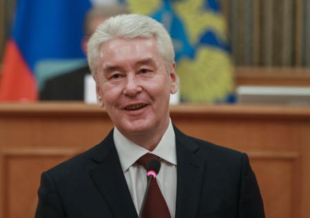 Собянин заявил, что столица продолжает жить обычной жизнью