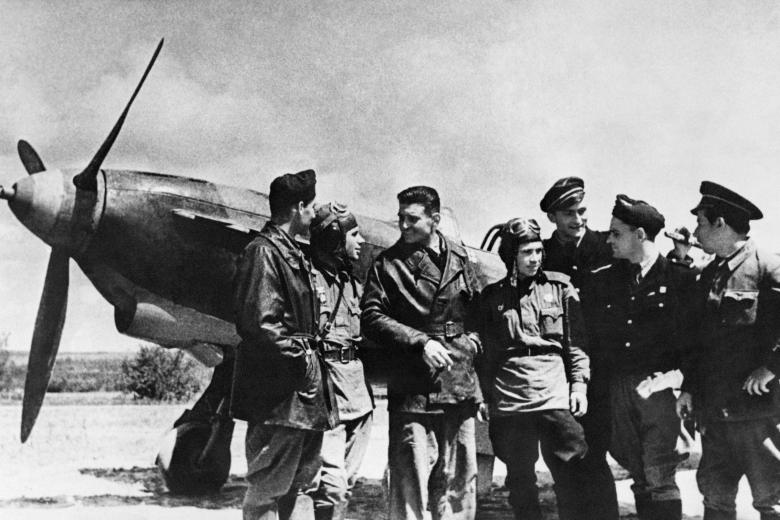 Советские и французские лётчики эскадрильи «Нормандия — Неман»