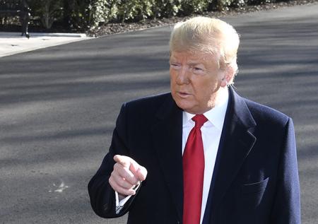 Трамп упрекнул журналистов в поиске сенсаций вокруг пандемии