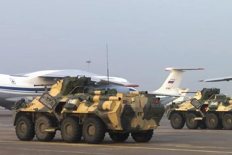 Прибытие российских миротворцев ОДКБ в Казахстан