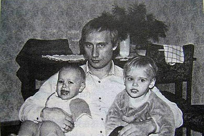 Владимир Путин с дочерьми