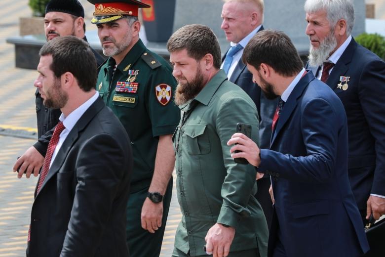 Рамзан Кадыров (в центре)