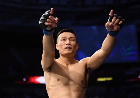 Корейский Зомби победил Иге в главном бою UFC в Лас-Вегасе