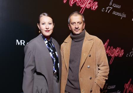 Две жены Богомолова на одном мероприятии: как прошла премьера «Аноры». Фото