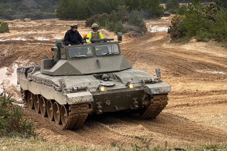 Танк Challenger 2