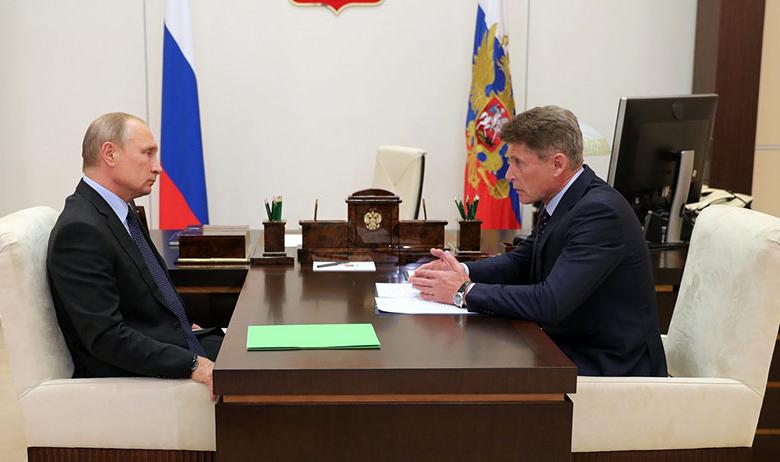 Президент РФ Владимир Путин и врио губернатора Приморья Олег Кожемяко