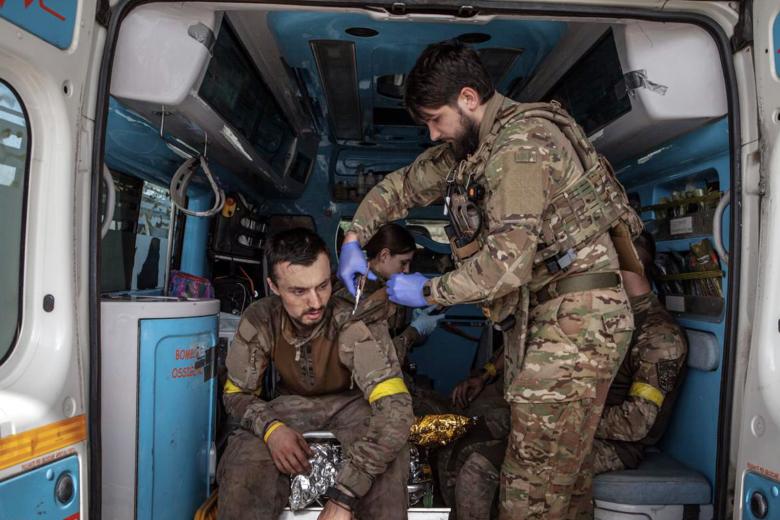 Военнослужащие вооруженных сил Украины в зоне боевых действий