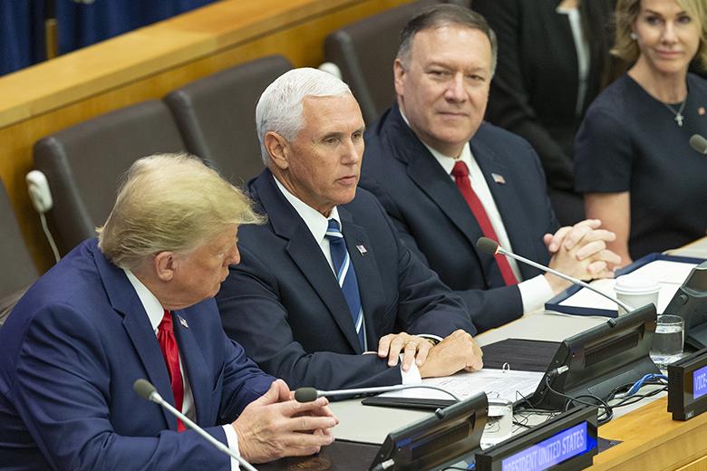 Дональд Трамп, Майкл Пенс и Майкл Помпео 