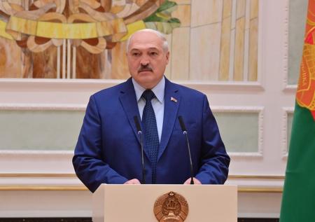 Мирного неба? Зачем Лукашенко поздравил Украину с Днем независимости 