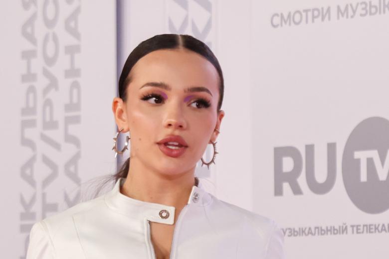 Валя Карнавал (Валентина Карнаухова)