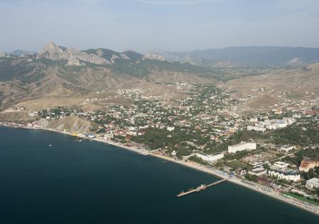 Глава Крыма поручил очистить пляжи от рек с нечистотами