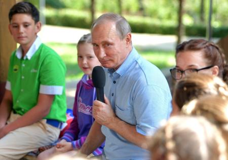 Путин поприветствовал участников кинофестиваля имени Ланового в Артеке