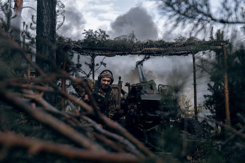 Военнослужащий Вооруженных сил Украины в зоне боевых действий