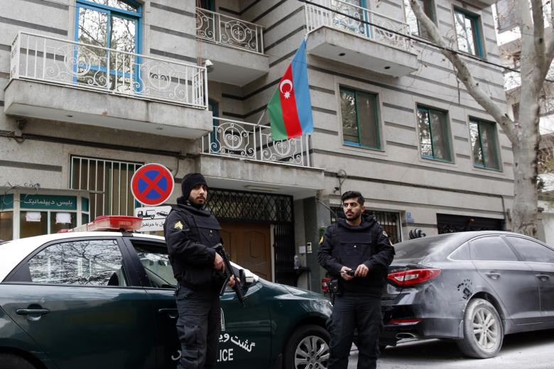 Полиция у здания посольства Азербайджана в Тегеране после нападения