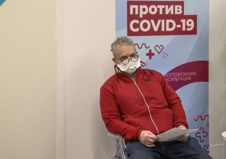 Врачи спрогнозировали повторный всплеск неврозов из-за вакцинации  