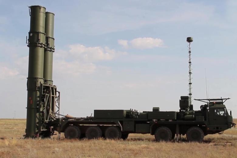 Новейшая зенитная ракетная система С-500 на полигоне Капустин Яр выполнила испытательные боевые стрельбы по скоростной баллистической цели