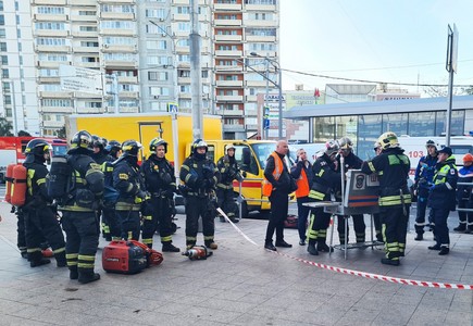 Опубликованы кадры из вагона московского метро после аварии