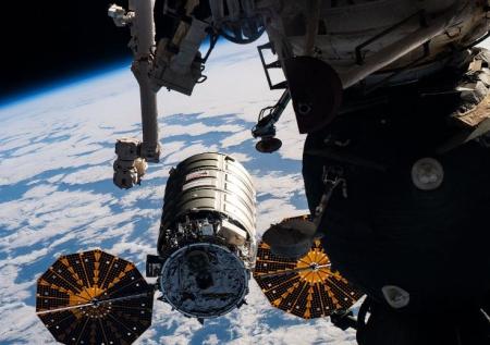Началась стыковка космического корабля Cygnus с МКС