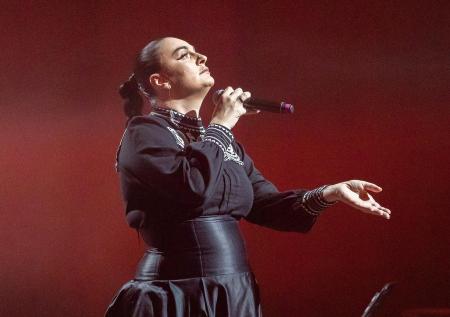 Ваенга впервые вывела на сцену сына от молодого мужа