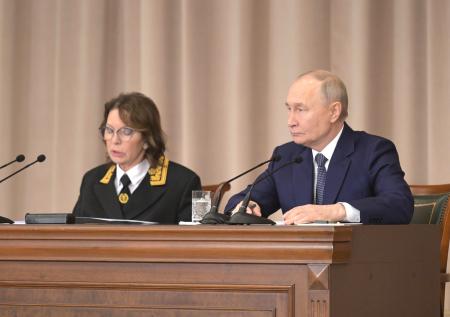 «Нагрузка растет»: Путин назвал число рассмотренных российскими судьями дел