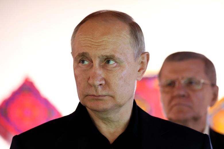 Владимир Путин в ходе посещения цитадели Нарын-Кала в Дербенте